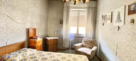 6 rooms Apartment in Pistoia, Italy No. 70440 8