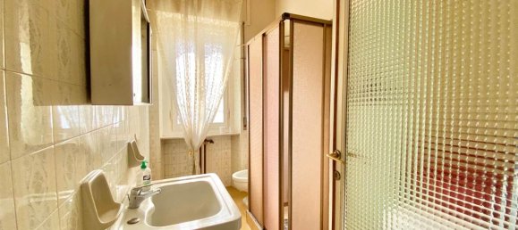 6 rooms Apartment in Pistoia, Italy No. 70440 5