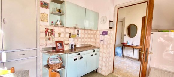 6 rooms Apartment in Pistoia, Italy No. 70440 3