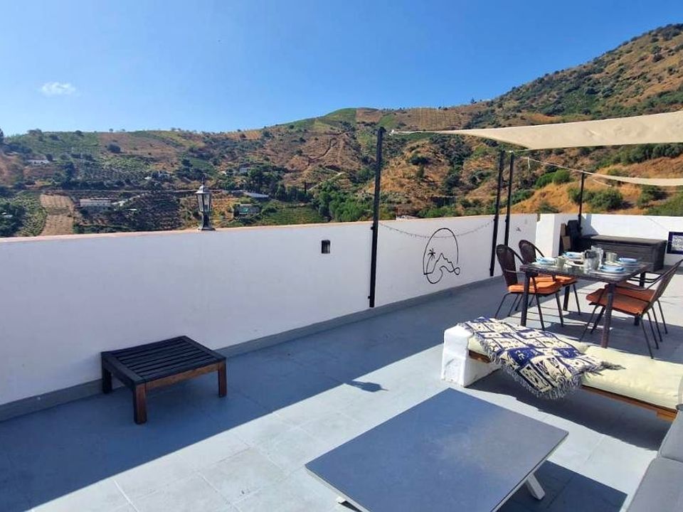 4 bedrooms Townhouse in Cutar, Spain No. 186064