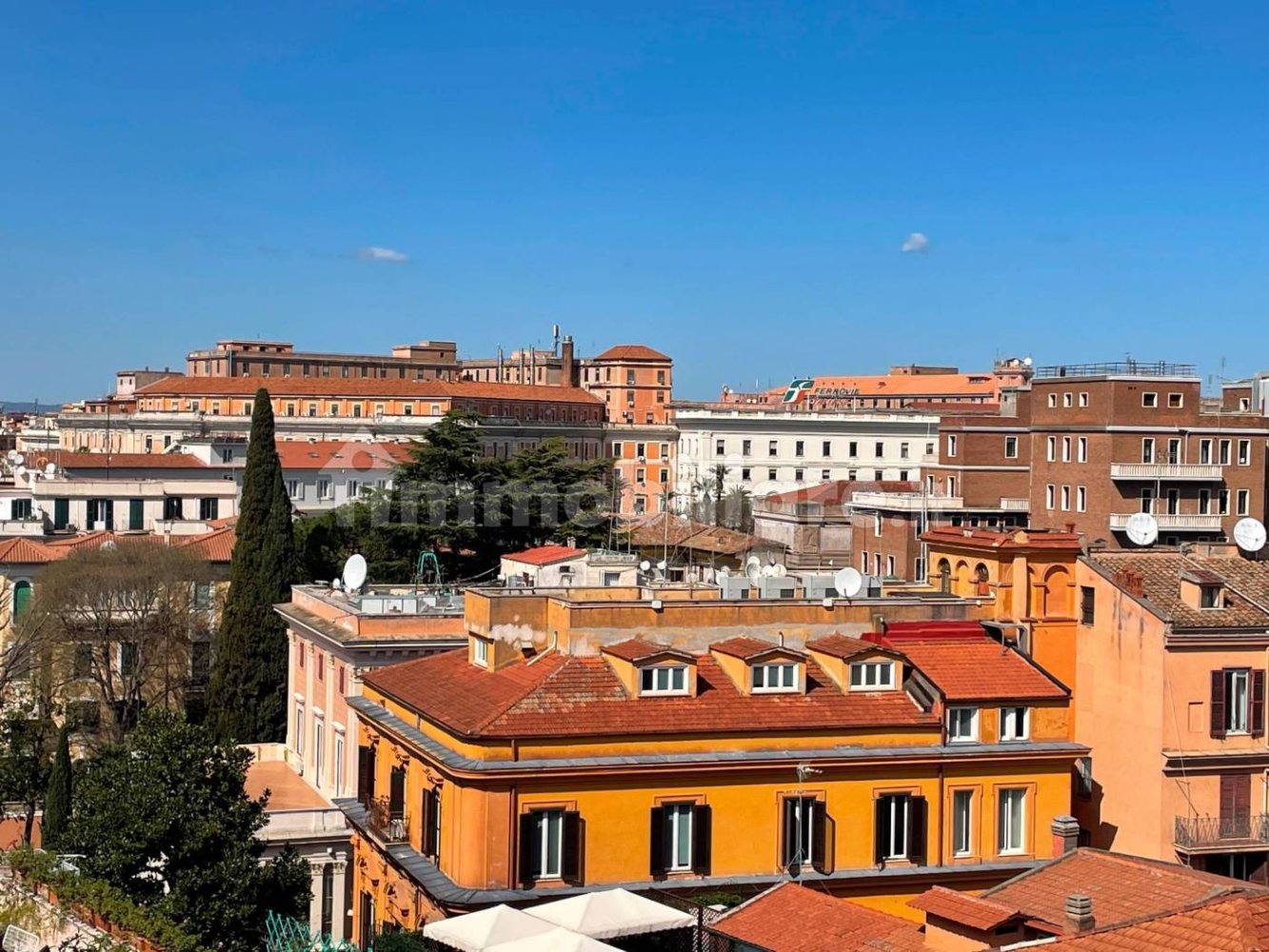 4 rooms Apartment in Rome, Italy No. 336982