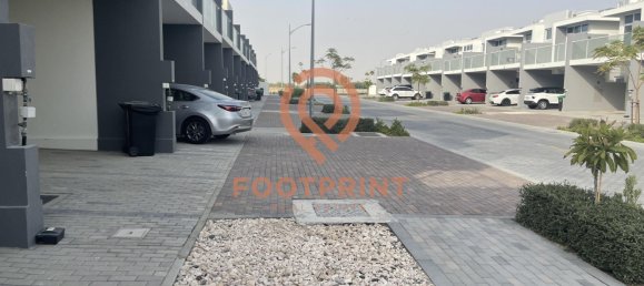 Moradia em banda T5 em Dubai, UAE N.º 24476 2