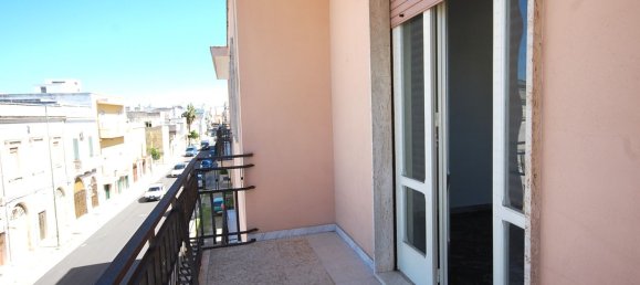 6 bedrooms Apartment in Novoli, Italy No. 339401 2