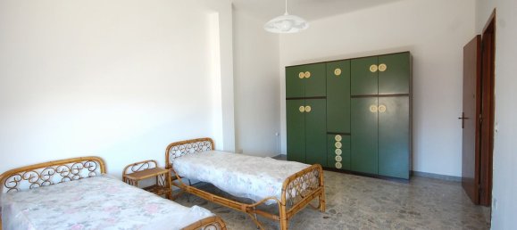 6 bedrooms Apartment in Novoli, Italy No. 339401 5