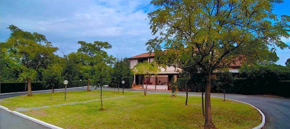 18 rooms Villa in Castiglione della Pescaia, Italy No. 145473 2