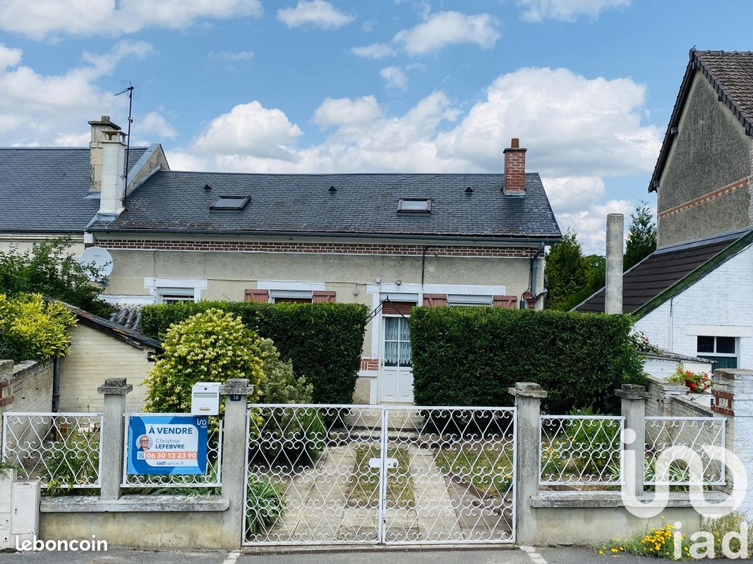 Casa de 3 dormitorios en Villeneuve-Saint-Germain, France No. 218804
