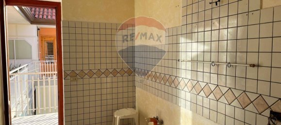 Квартира с 4 комнатами в Ачиреале, Италия № 77158 7