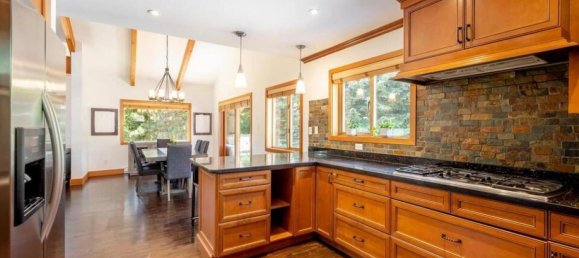 3 bedrooms House in British Columbia, Canada No. 1123 10