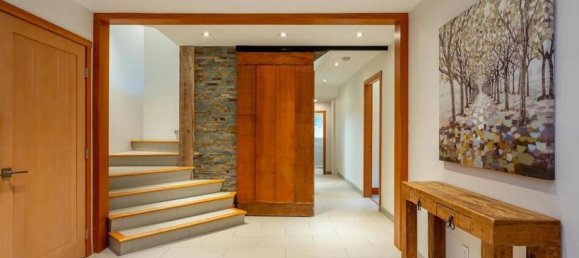 3 bedrooms House in British Columbia, Canada No. 1123 2