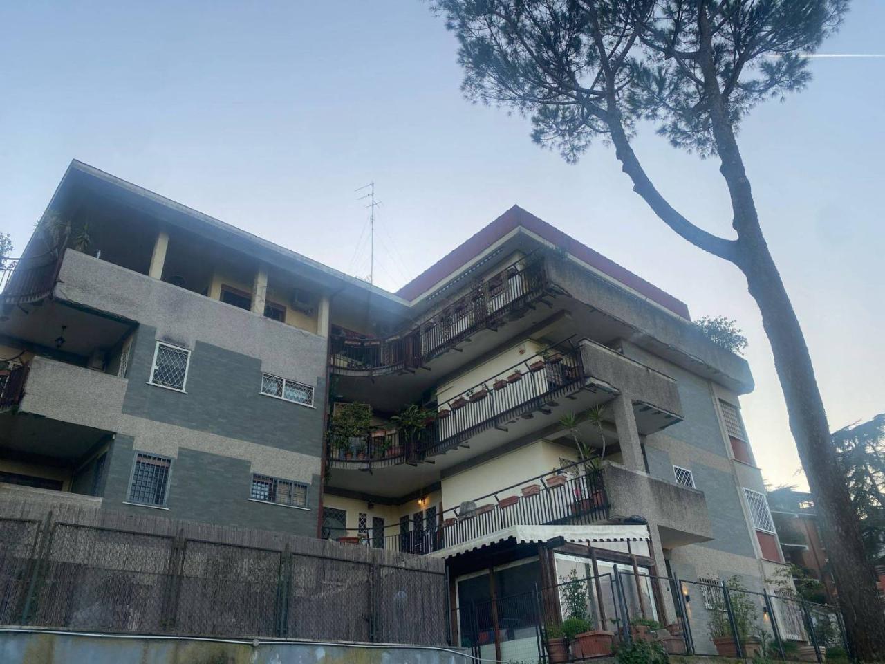 5 rooms Apartment in Rome, Italy No. 40439