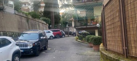 5 rooms Apartment in Rome, Italy No. 40439 2