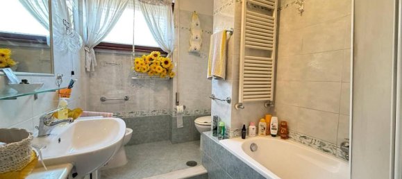 5 rooms Apartment in Rome, Italy No. 40439 23