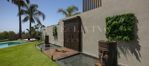 Villa de 4 dormitorios en Estepona, Spain No. 44400 30