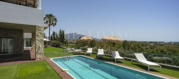 Villa de 4 dormitorios en Estepona, Spain No. 44400 23