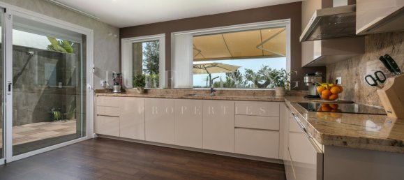 Villa de 4 dormitorios en Estepona, Spain No. 44400 7