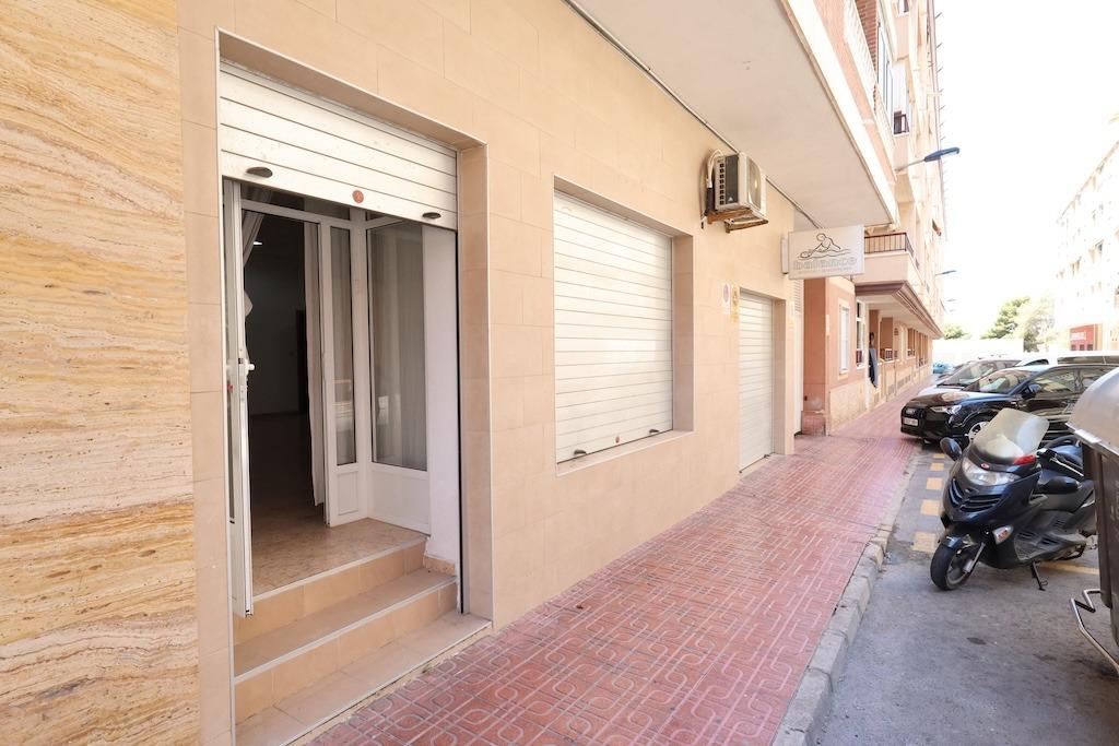 Propriedade comercial T1 em Torrevieja, Spain N.º 370100