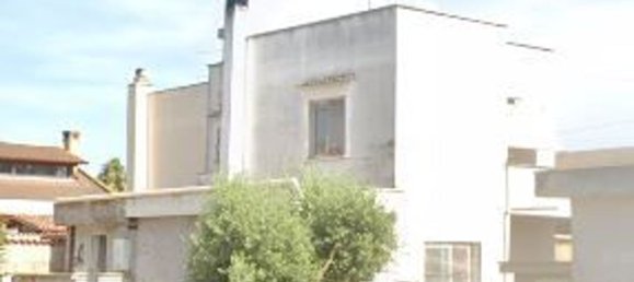 Casa de 3 habitaciónes en Ardea, Italy No. 197371 3