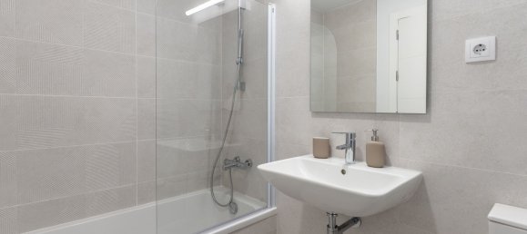 Apartamento de 3 dormitorios en Estepona, Spain No. 137966 19