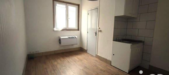 Studio in Compiegne, France No. 49699 3