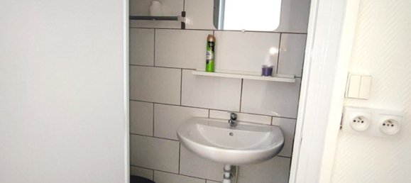 Studio in Compiegne, France No. 49699 5