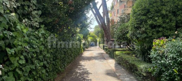 2 bedrooms Apartment in Rome, Italy No. 321402 2