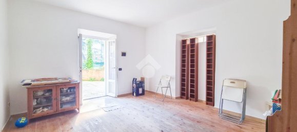 2 rooms Apartment in Rome, Italy No. 35131 2