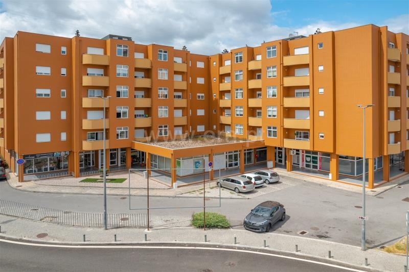 261m² Commercial property in Lordelo, Portugal No. 211493