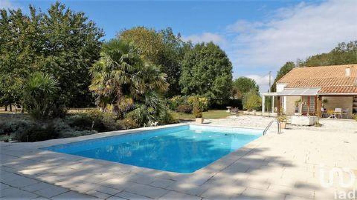 Casa de 6 dormitorios en Saintes, France No. 27646