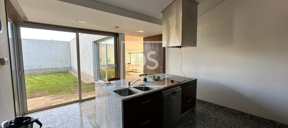 4 bedrooms Commercial property in Guimaraes, Portugal No. 158013 30