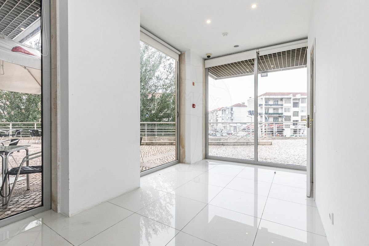 Gewerbliche Immobilie in Lisbon, Portugal 99m², Nr. 250698