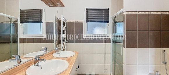 3 bedrooms House in Le Poire-sur-Vie, France No. 102164 13