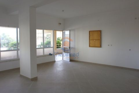 Propriété commerciale à Amadora, Portugal 85m² No. 303062