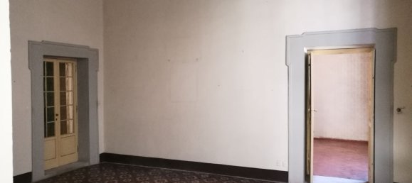 5 rooms Apartment in Lucca, Italy No. 173112 5