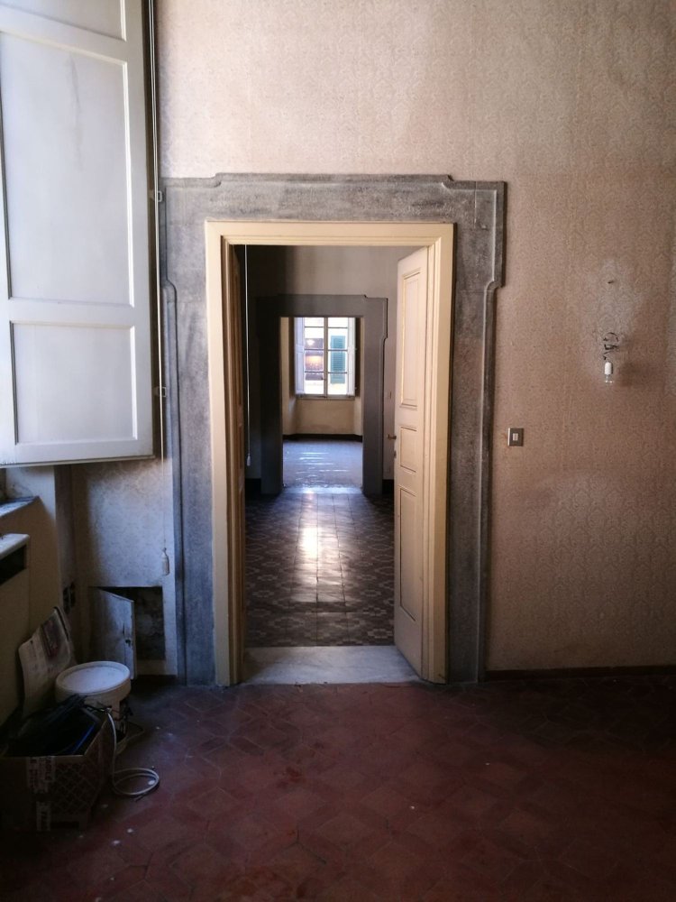 5 rooms Apartment in Lucca, Italy No. 173112