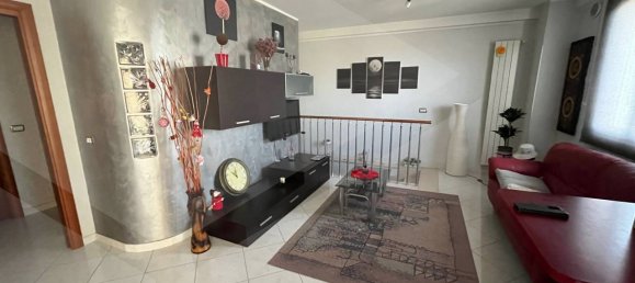 Casa de 4 habitaciónes en Termoli, Italy No. 22647 3