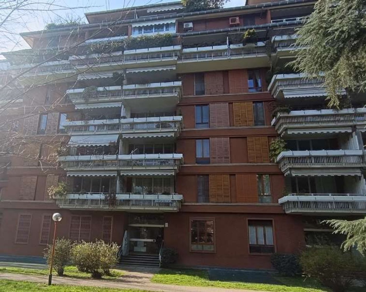 Apartamento de 4 dormitorios en Segrate, Italy No. 373133