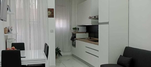 3 rooms Apartment in Turin, Italy No. 57943 3