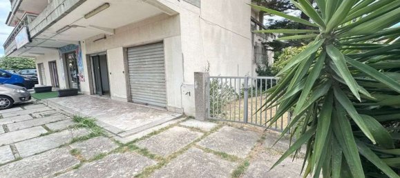 85m² Commercial property in Davoli, Italy No. 300797 2