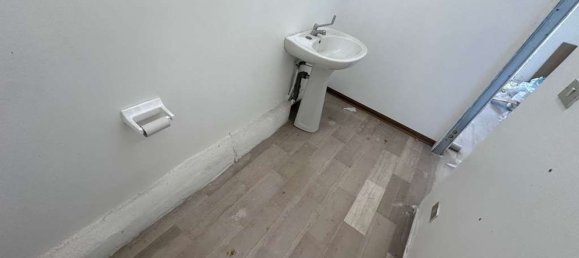 85m² Commercial property in Davoli, Italy No. 300797 13