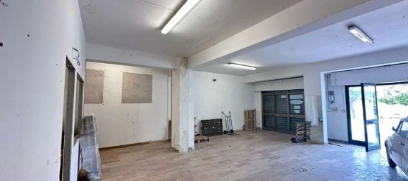 85m² Commercial property in Davoli, Italy No. 300797 10