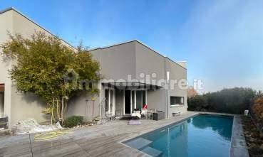 5 rooms Apartment in Volta Mantovana, Italy No. 365942