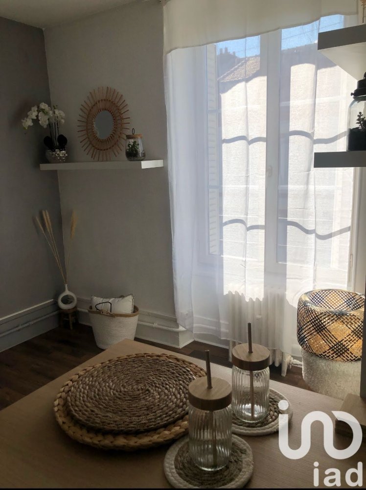 Apartamento de 2 habitaciónes en Senlis, France No. 246073