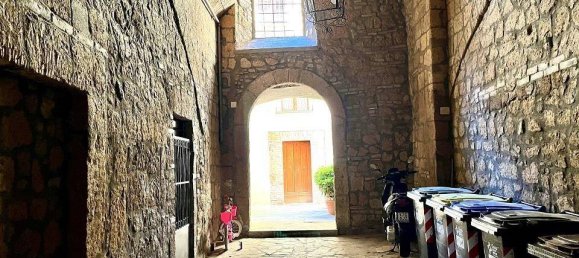 3 bedrooms Apartment in Orvieto, Italy No. 47400 2