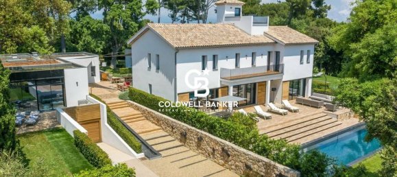 8 bedrooms Villa in Antibes, France No. 196675 2