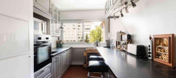 3 bedrooms Apartment in Paris, France No. 163354 2