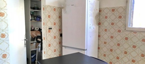 Apartamento de 3 dormitorios en Salon-de-Provence, France No. 197098 4