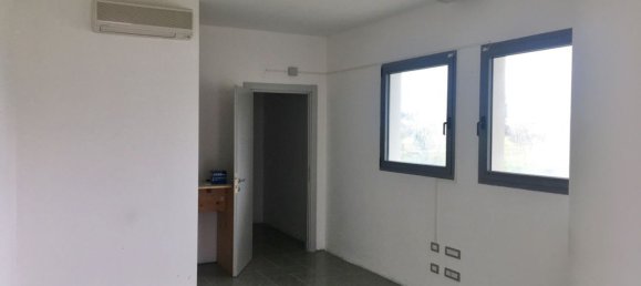 85m² Commercial property in Camaiore, Italy No. 67993 5