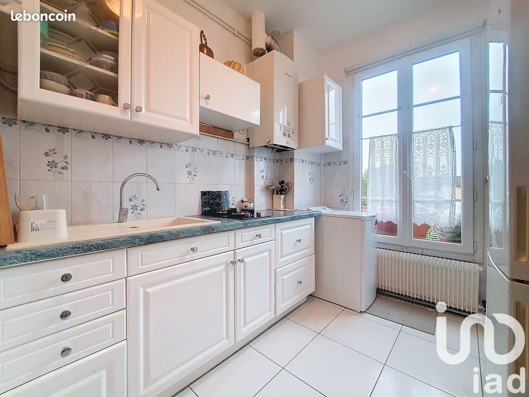 2 bedrooms Apartment in Les Pavillons-sous-Bois, France No. 334178