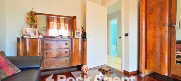 7-Zimmer Villa in Aprilia, Italy, Nr. 9110 24