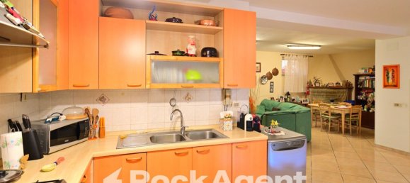 7-Zimmer Villa in Aprilia, Italy, Nr. 9110 16